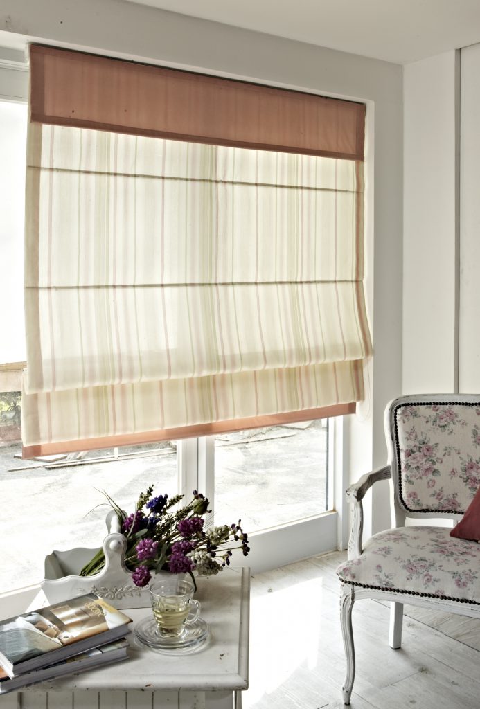 Cortinas Romanas y Venecianas Ideales para Espacios Pequeños