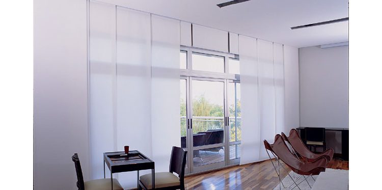 estores enrollables y Paneles Orientales para Oficina